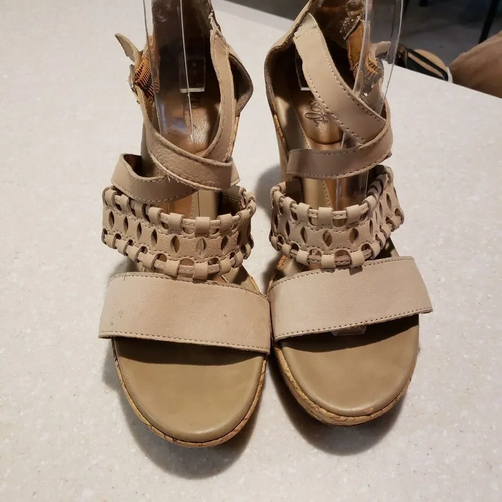 Euro Soft By Sofft Sandals Size 8.5 Beige Florina Leather Cork 4” Platform Heel